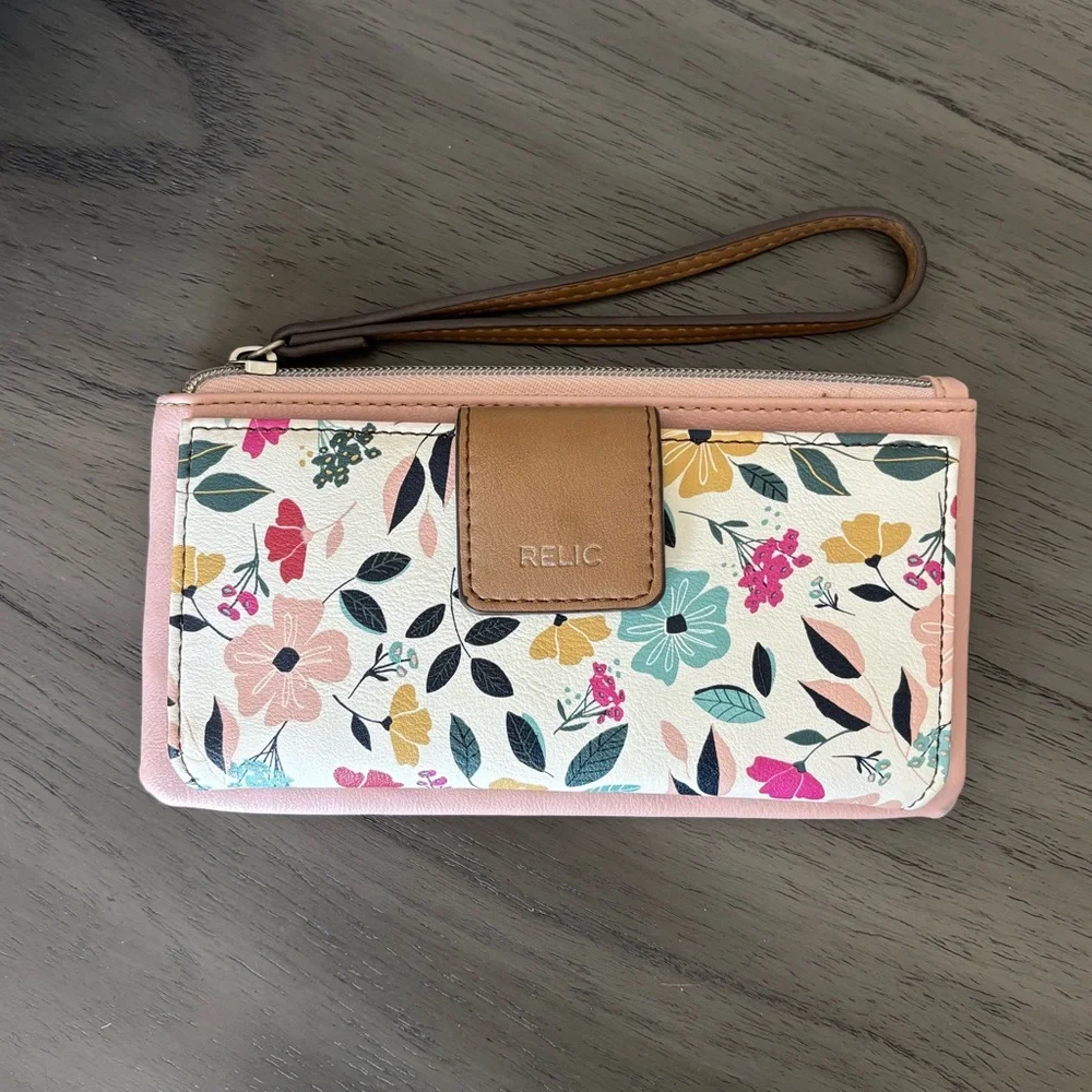 Relic Wristlet - Picture 1 of 4